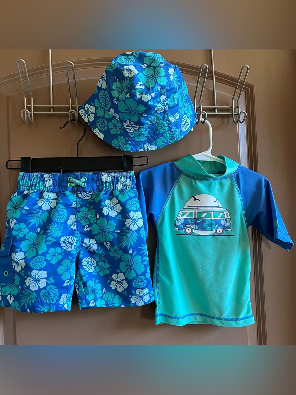 UV Skinz 3-Piece Tropical Swim Set Size 2T Rash Guard Trunks Hat